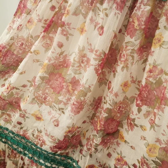 Beautiful Floral Flower Pattern Dress - Picture 2 of 3